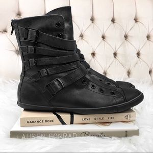 Chic Converse boots, ladies 9!